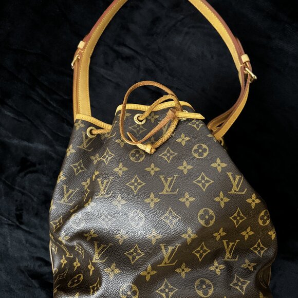 In Box Louis Vuitton bag! Never used - Picture 2 of 9